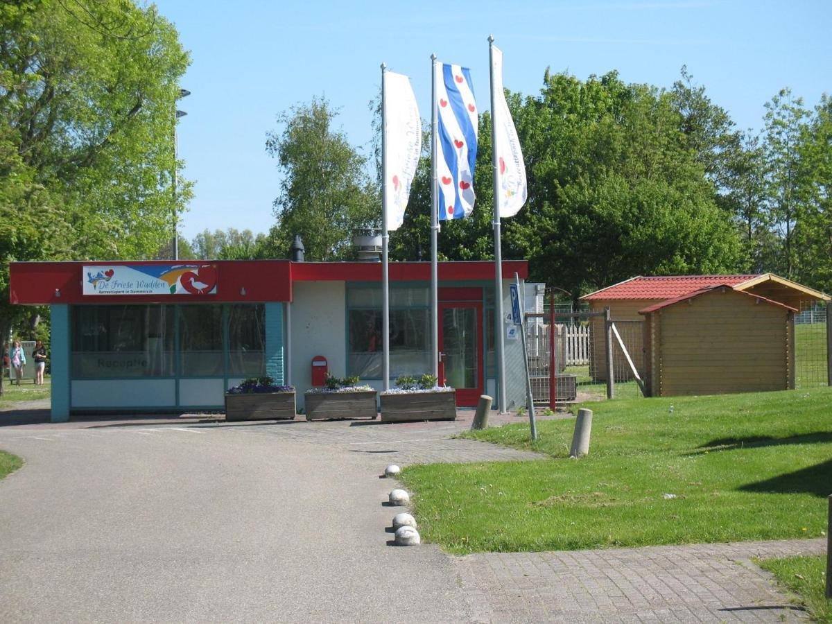 Villa Tidy Chalet With A Microwave, Near The Wadden Sea Tzummarum Exterior foto