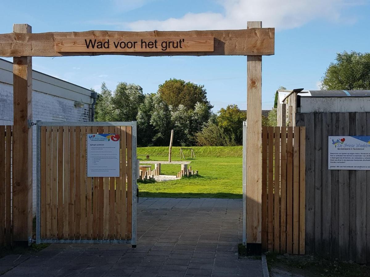 Villa Tidy Chalet With A Microwave, Near The Wadden Sea Tzummarum Exterior foto