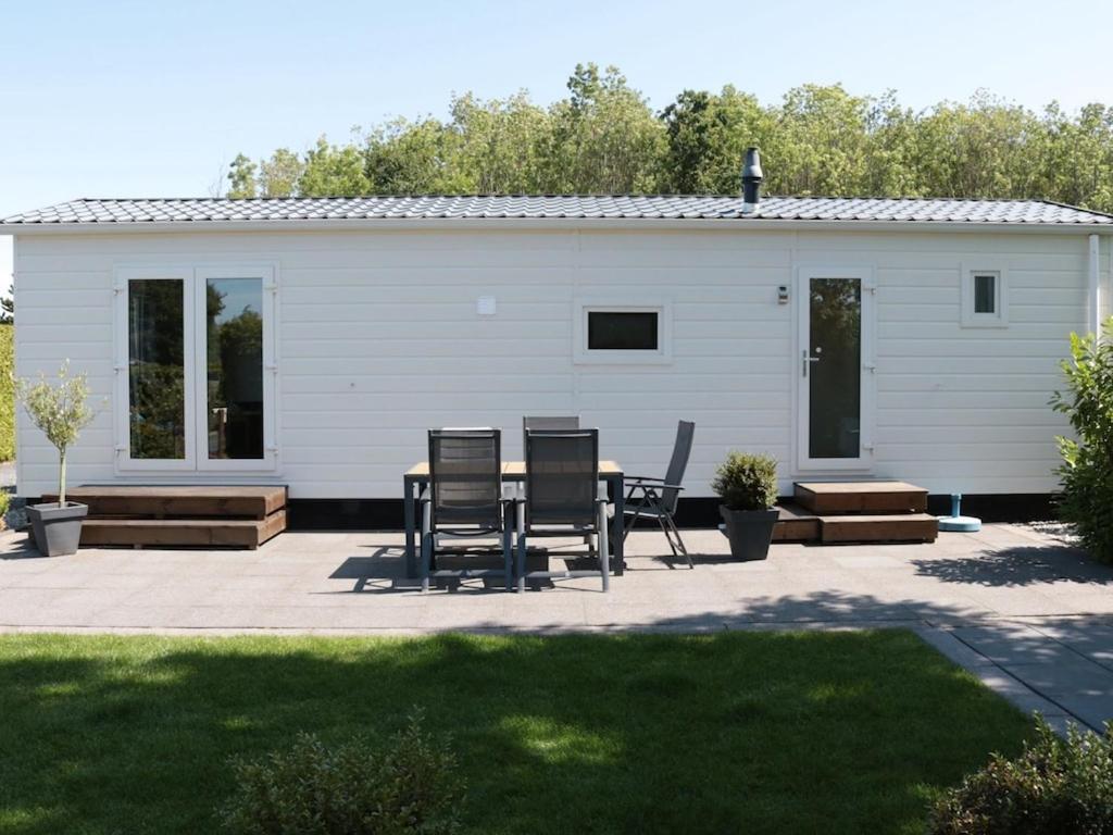 Villa Tidy Chalet With A Microwave, Near The Wadden Sea Tzummarum Exterior foto