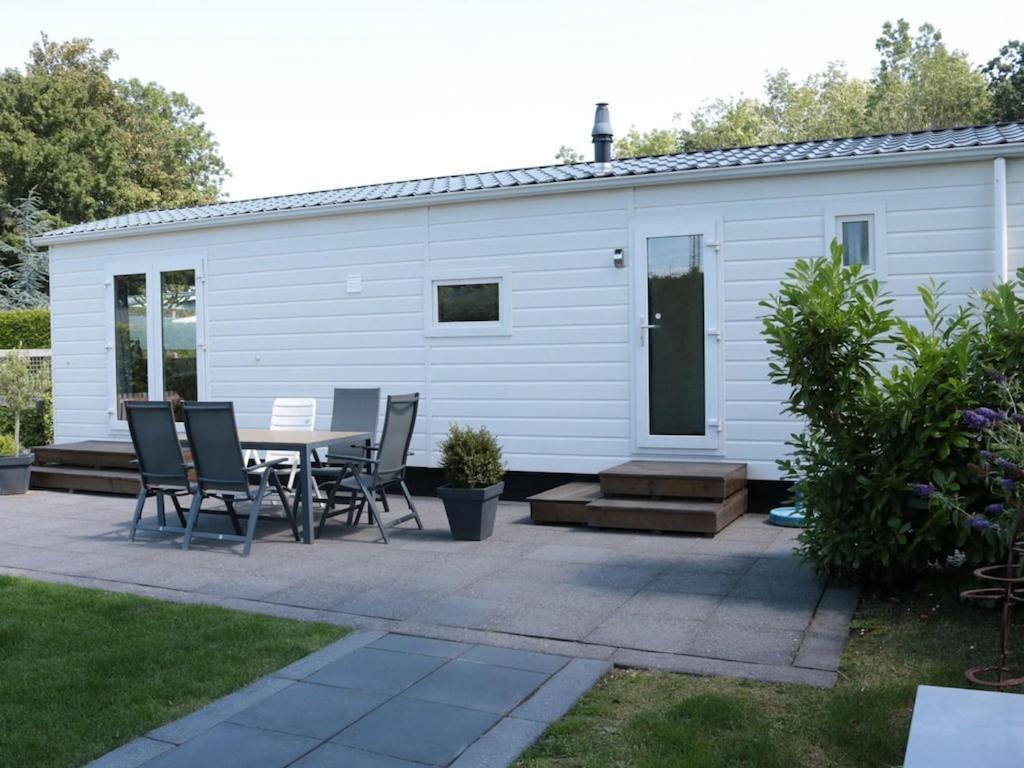 Villa Tidy Chalet With A Microwave, Near The Wadden Sea Tzummarum Exterior foto